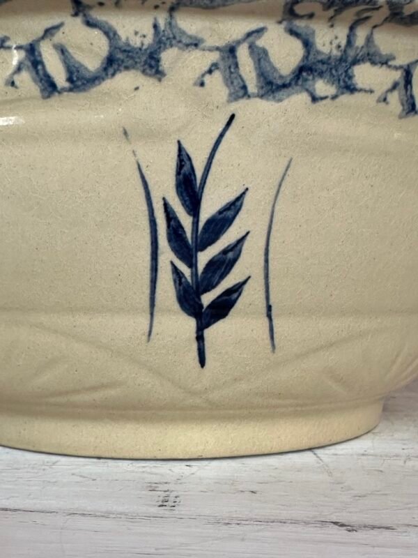 Large Vintage R Ransbottom Roseville OH Mixing Bowl Like New - Image 6