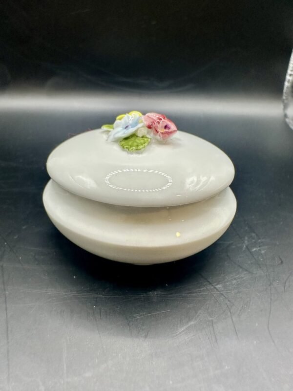 Vintage Coalport China Trinket Box with Delicate Applied Flowers - Image 4