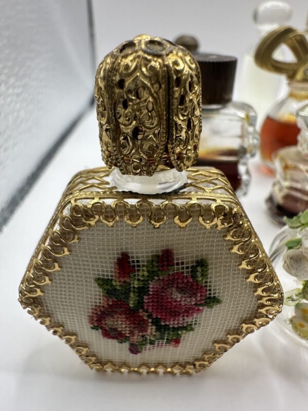 A Display of 20 Mini Vintage Perfume Bottles - Image 3