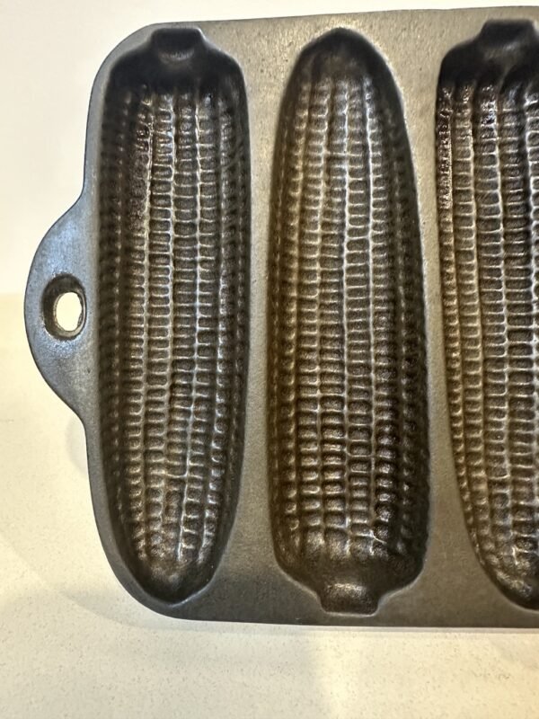 1920s -1930s Wagnerware Cast Iron Junior Corn Bread Pan No 1319 - Image 2