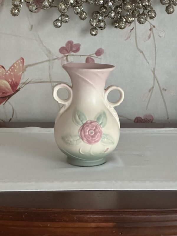 Collectible 1940s Hull Camellia Rose Ring Handled Vase No. 135 - Image 6