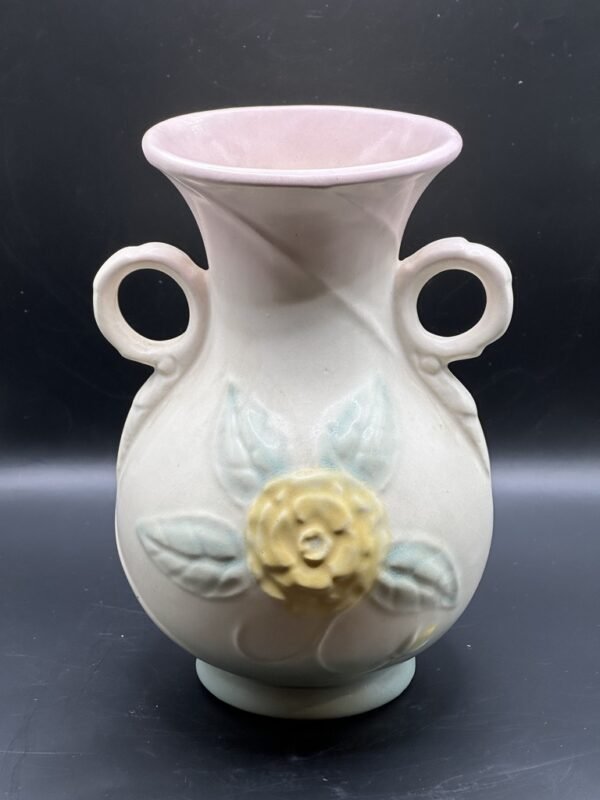 Collectible 1940s Hull Camellia Rose Ring Handled Vase No. 135 - Image 3