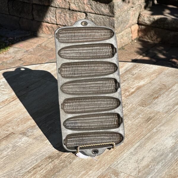 1920s -1930s Wagnerware Cast Iron Junior Corn Bread Pan No 1319